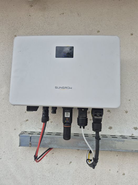 Vând invertor on grid sungrow de 5 kvh