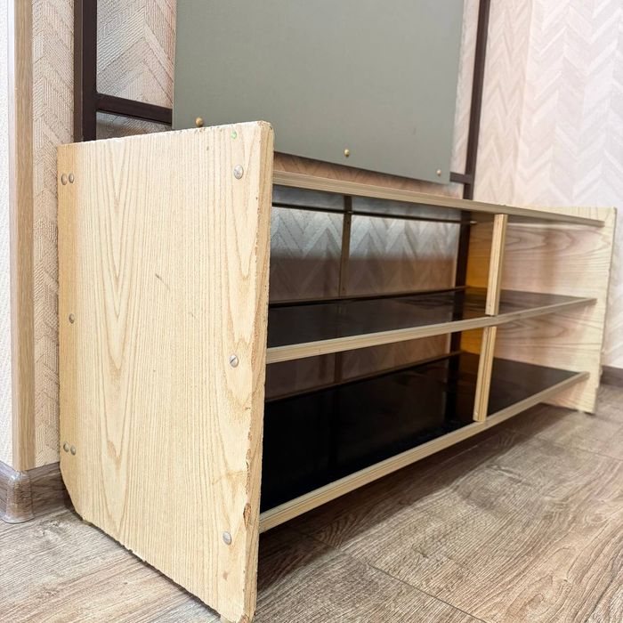 Продается вешалка с полочками для обуви в прихожую