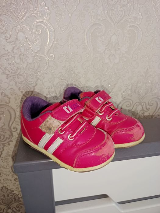 Продам детскую обувь