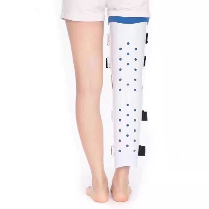 Фиксатор коленного сустава тутор ортез универсальный бандаж твердый