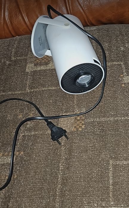 Videoproiector aproape nou