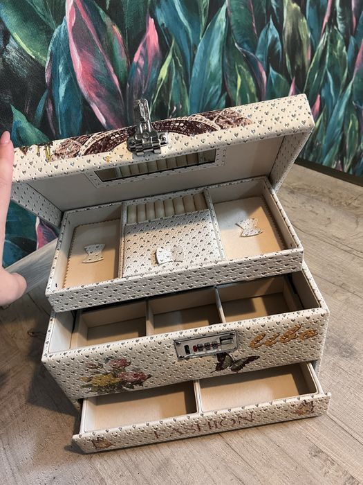 Cutie bijuterii cu cifru-noua