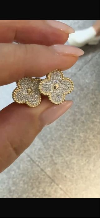 Продаю золотые серьги и колье с бриллиантами