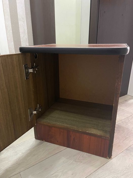 Тумба прикроватная