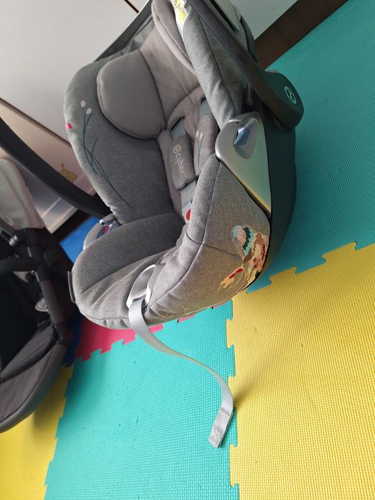 Столче за кола и база Cybex Cloud Z