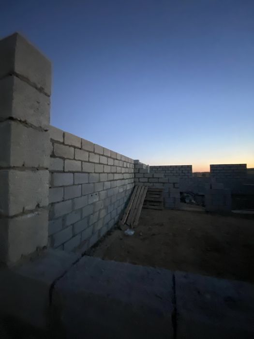 Продам участок с недостроенным домом