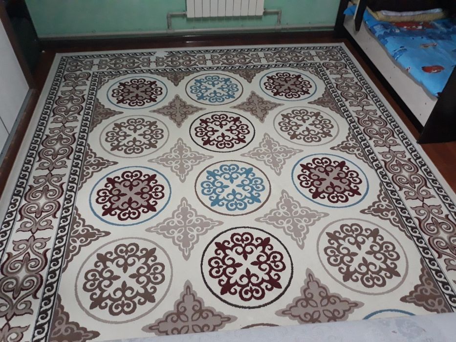 Ковер  почти новый