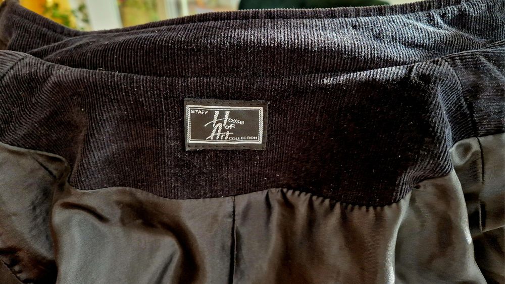 Blazer scurt de dama din catifea reiata neagra