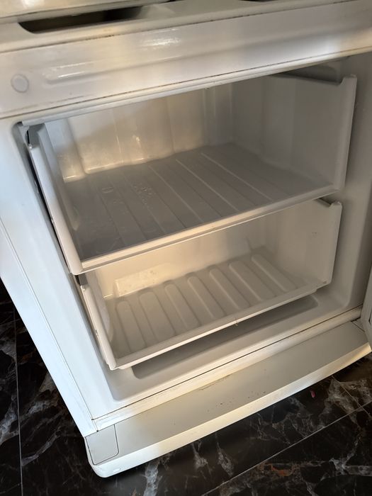 Холодильник indesit