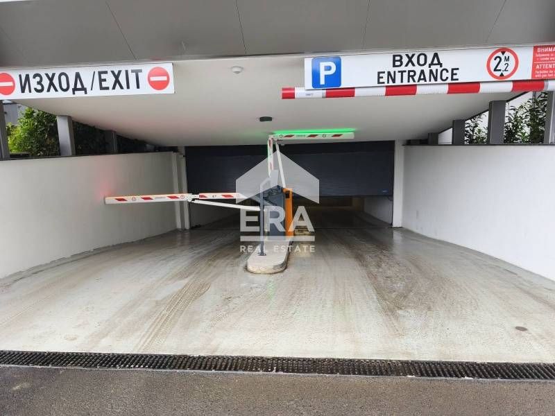 Ексклузивно! Ера Тера предлага двоен гараж, с прилежащ склад, в ж.к. М