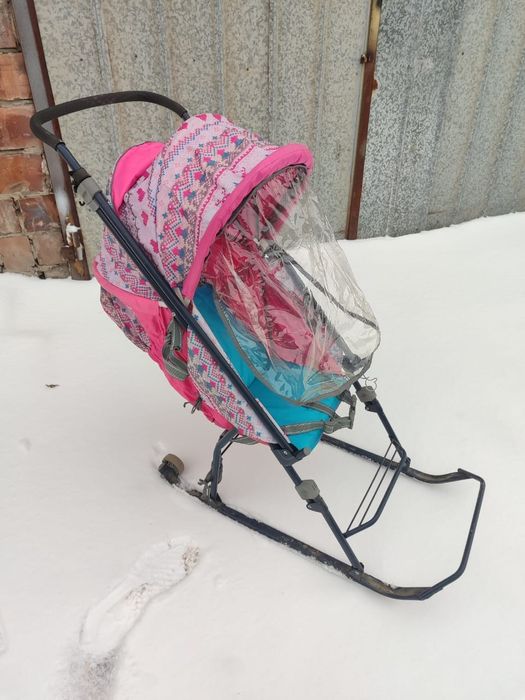 Продам санки в хорошем состоянии.