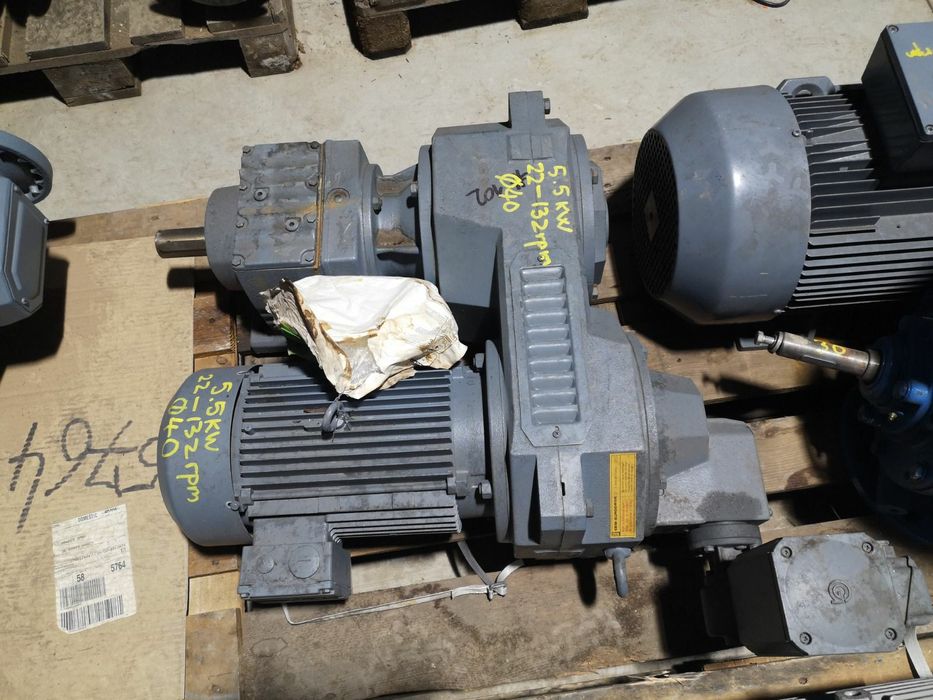 Motor electric trifazat cu reductor si variator, 5.5kW, 22-132rpm