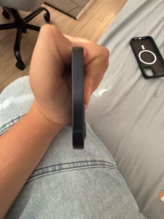 Продавам iPhone 12