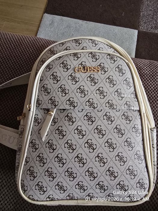 Дамска раница Guess