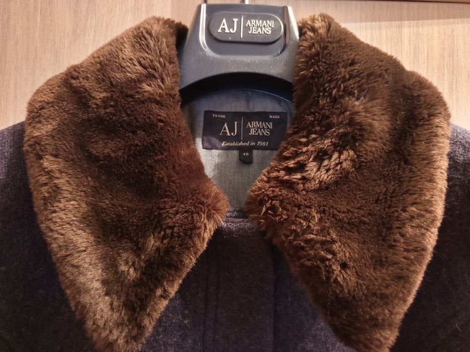 Продается женское пальто "Armani Jeans" (Italy)