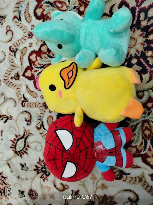 Игрушки  человек паук цыпленок и слон
