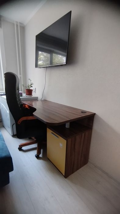 Продам письменный стол