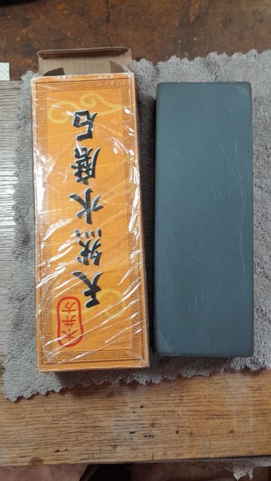 Натуральный точильный камень.