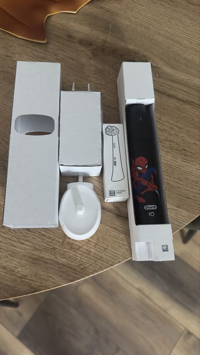 Periuță electrică Oral-B Seria 3 – Nouă, Originală