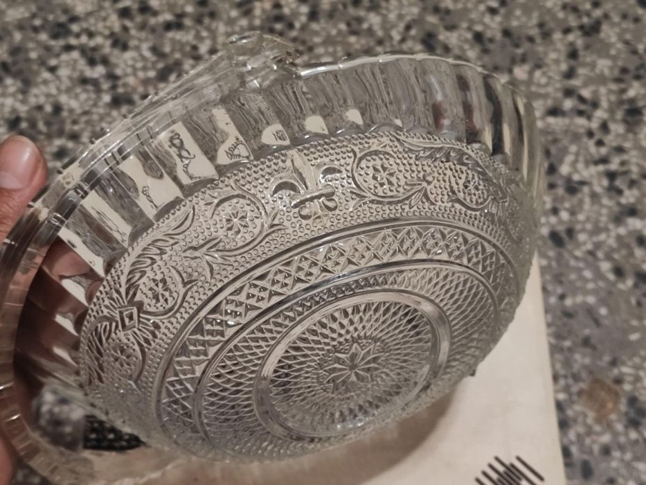 Стъклена кошница бонбониера