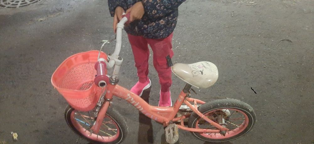 Розовые велик за 6000 продам