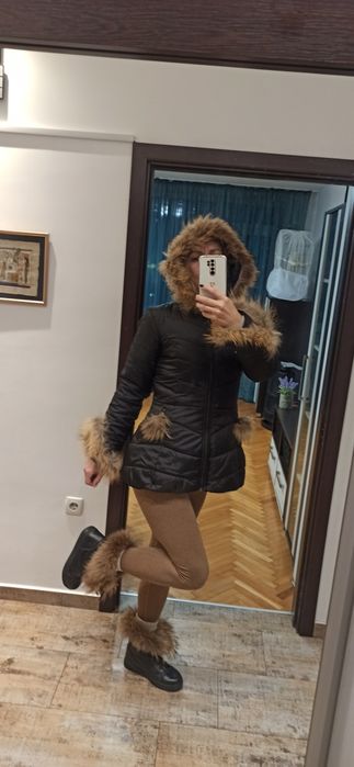 Кокетно черно шушляково яке с естествен пух