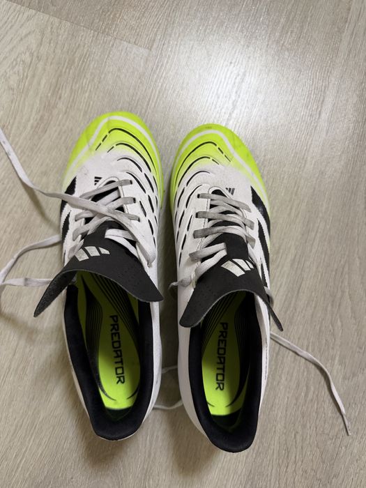 Футболни обувки (стоножки) 42, но отговарят на 41