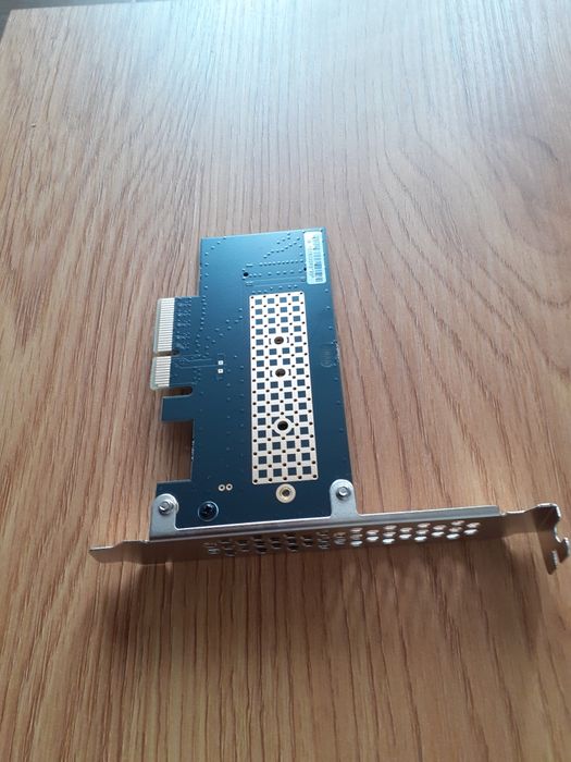 Vând ssd m2 Nvme Kingston Nv2 1 Tb + placa extensie Pcie