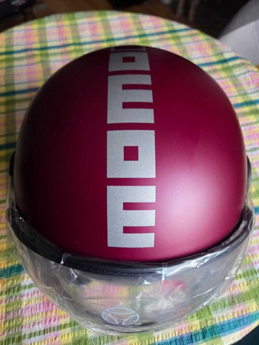 каска за мотор MOMO