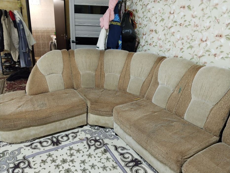 Диван угловой продам