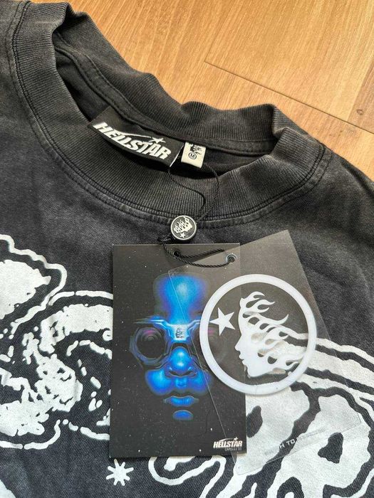 Tricou Hellstar cu eticheta (nu Nike, Gucci, Adidas, Balenciaga)