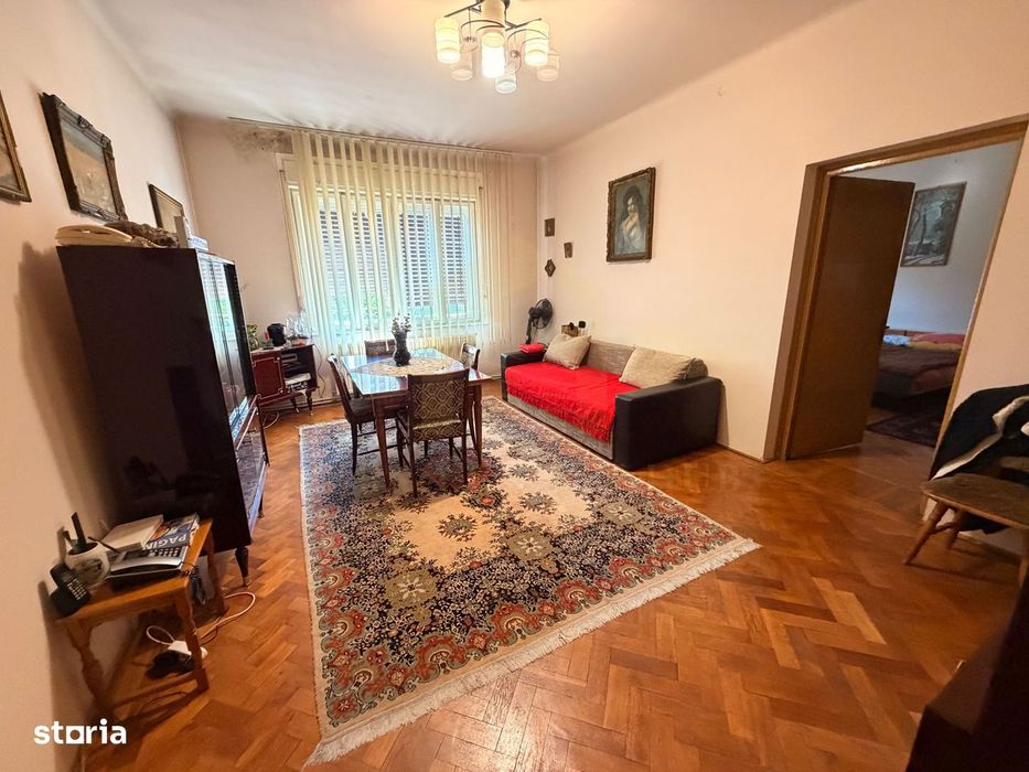 Vanzare apartament 3 camere, zona strazii Bisericii Ortodoxe
