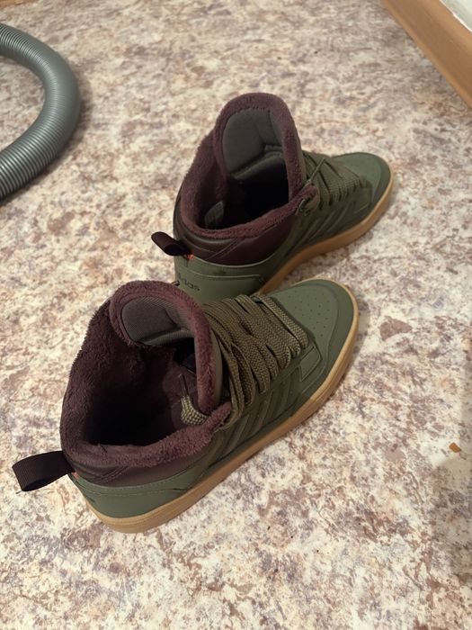 Адидас хупс.