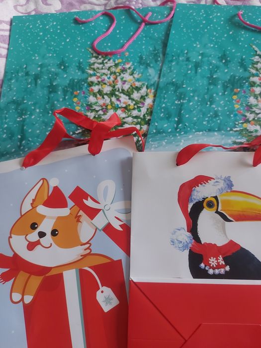 Пакеты , коробки новогодние подарочные