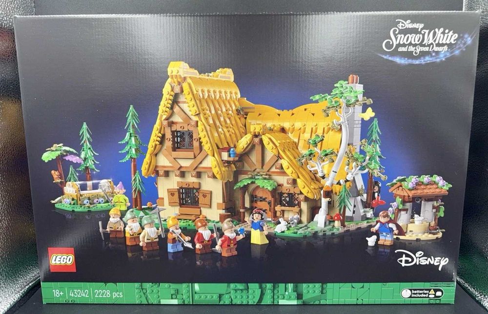 Lego 43242 Snow White and the Seven Dwarfs' Cottage