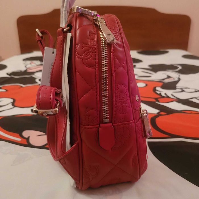 Guess Shanina нова раница с етикети