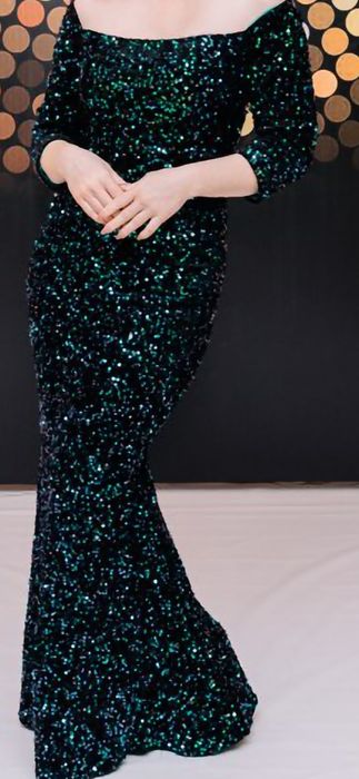 Шикарное платье в пайетках