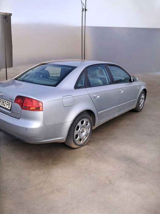 Продавам Audi А4
