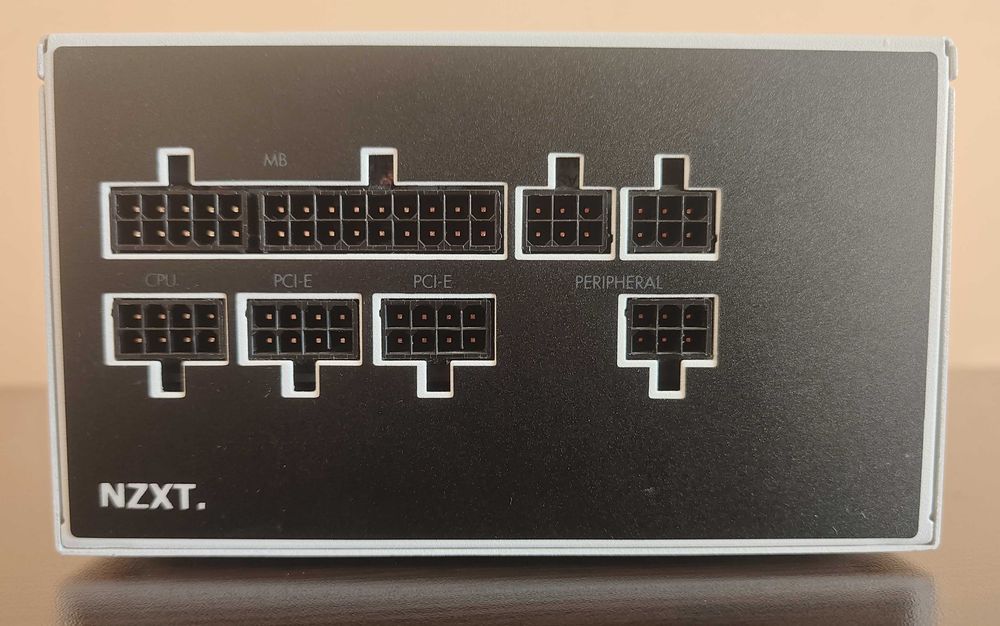 Захранване NZXT 700W - Напълно модулно, 80+ Bronze