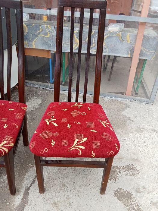 Стол 6 стул хорошее продается.