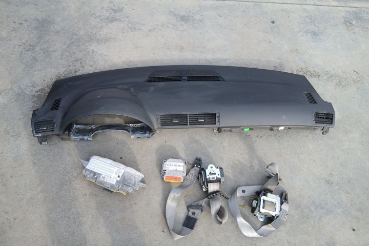 Kit airbag cu plansa de bord 8E1880204D 8E0959655G 8E0857705F 8E08577