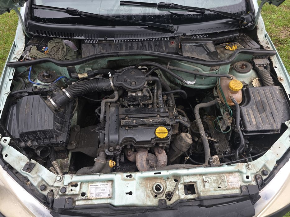 Opel Corsa C 1.0 на части