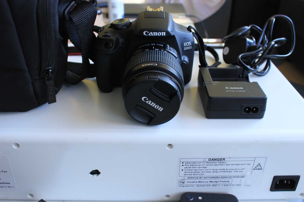 Canon EOS 2000D + обектив Canon EF-S 18-55mm f/3.5-5.6 IS-Фотоапарат