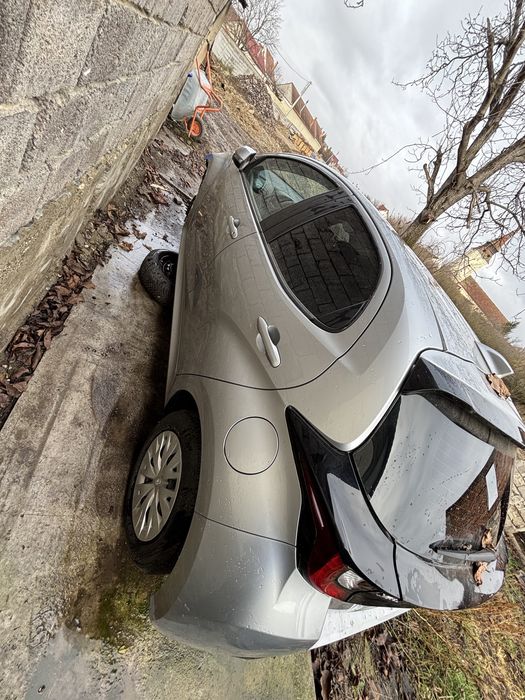 Toyota Yaris avariat 1.5 hybrid CVT