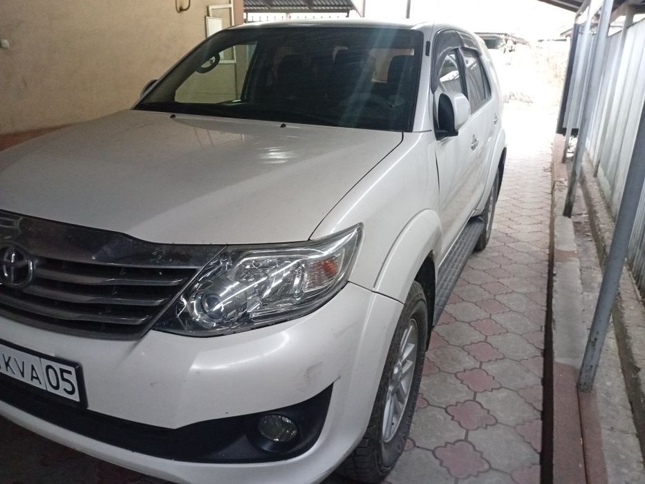 Автомабиль тойота