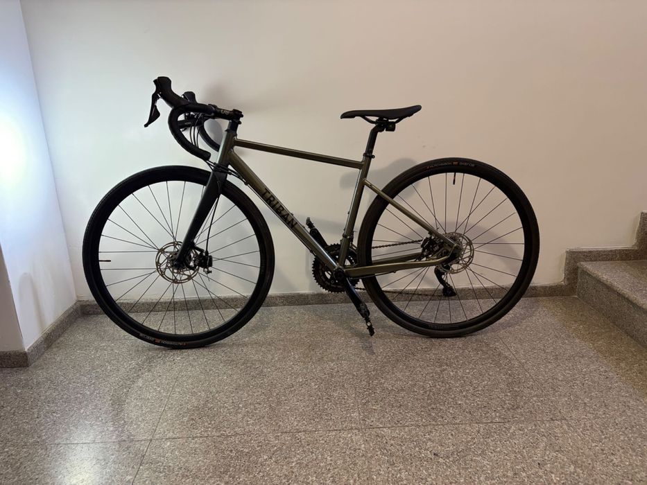 Triban RC520 Gravel Shimano 105 + Elite Direto XR-T + аксесоари (като ново)