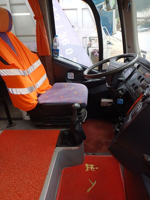 Автобус 28 местен