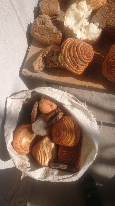 Сухой хлеб и булочки