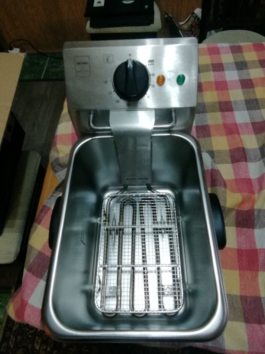 Фритюрник почти нов.