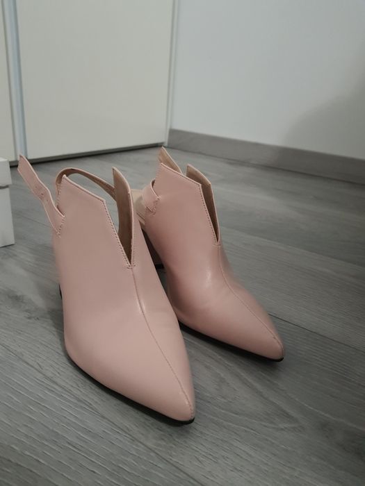 Pantofi roz nr 36